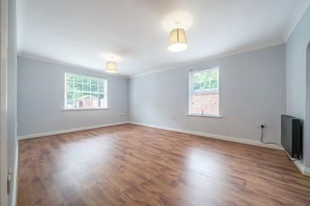 2 bedroom Flat to let in Mandarin Way, Racecourse, Newbury, RG14