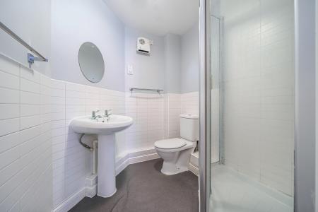 2 bedroom Flat to let in Mandarin Way, Racecourse, Newbury, RG14