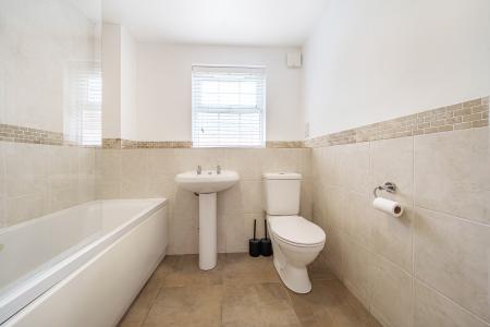 2 bedroom Flat to let in Mandarin Way, Racecourse, Newbury, RG14