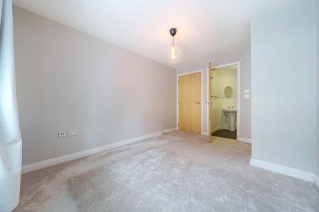 2 bedroom Flat to let in Mandarin Way, Racecourse, Newbury, RG14
