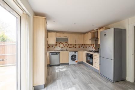 3 bedroom Town house to let in The Firs, Newbury, RG14