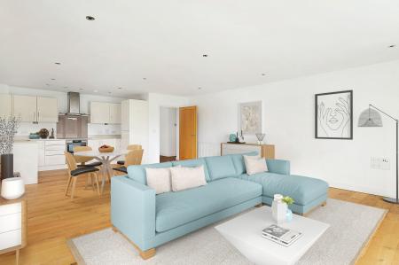 2 bedroom Flat for sale in Kingman Way, Newbury, RG14