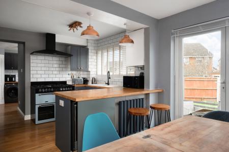 5 bedroom Semi-detached house for sale in Severn Close, Thatcham, RG18