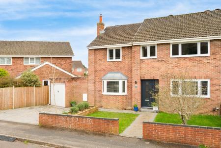 Severn Close, Thatcham, RG18