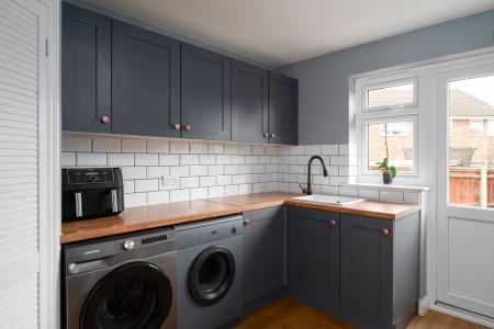 5 bedroom Semi-detached house for sale in Severn Close, Thatcham, RG18