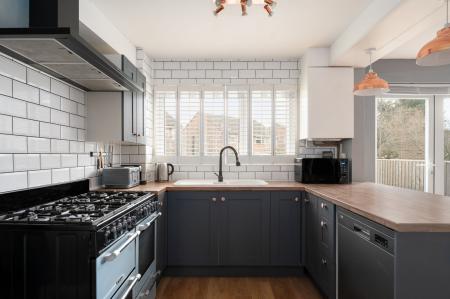 5 bedroom Semi-detached house for sale in Severn Close, Thatcham, RG18