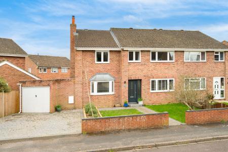 5 bedroom Semi-detached house for sale in Severn Close, Thatcham, RG18