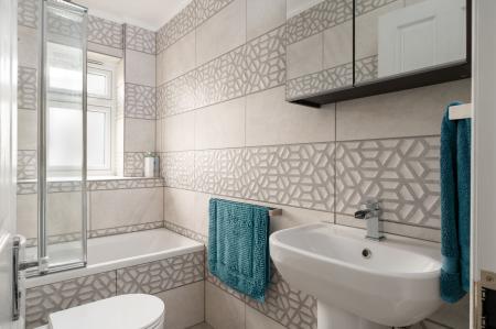 5 bedroom Semi-detached house for sale in Severn Close, Thatcham, RG18