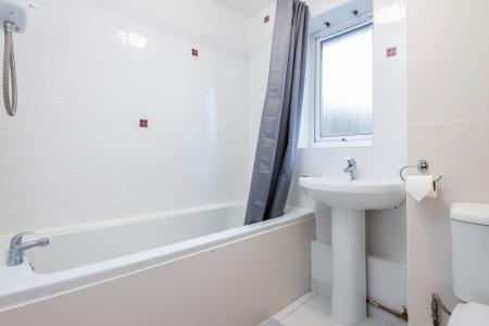 1 bedroom Flat to let in Eeklo Place, Newbury, RG14