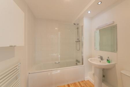 2 bedroom Flat to let in Gaywood Drive, Newbury, RG14