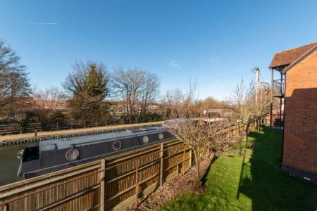 2 bedroom Flat to let in Mill Lane, Newbury, RG14