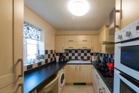 2 bedroom Flat to let in Mill Lane, Newbury, RG14