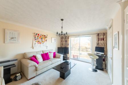 2 bedroom Flat to let in Mill Lane, Newbury, RG14
