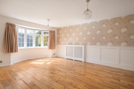 3 bedroom Semi-detached house for sale in Meadow Close, Thatcham, RG19