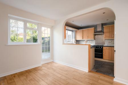 3 bedroom Semi-detached house for sale in Meadow Close, Thatcham, RG19