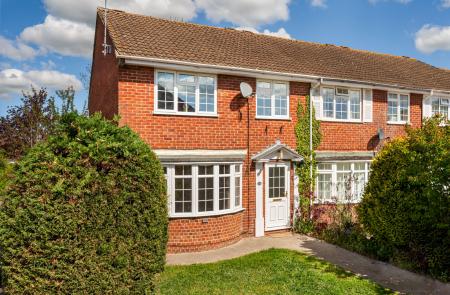3 bedroom Semi-detached house for sale in Meadow Close, Thatcham, RG19