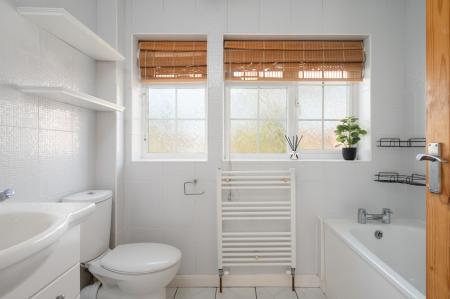 3 bedroom Semi-detached house for sale in Meadow Close, Thatcham, RG19