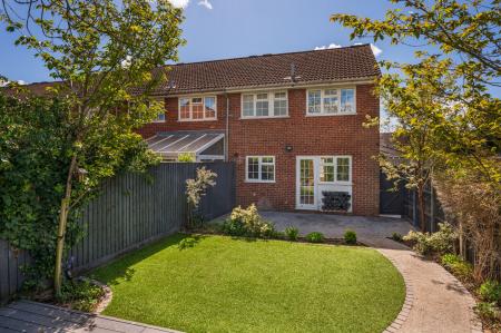 3 bedroom Semi-detached house for sale in Meadow Close, Thatcham, RG19