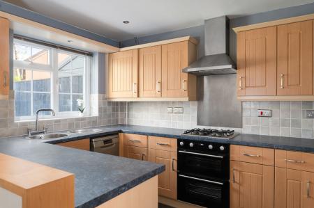 3 bedroom Semi-detached house for sale in Meadow Close, Thatcham, RG19