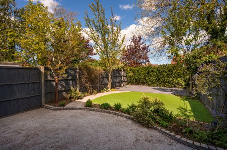 3 bedroom Semi-detached house for sale in Meadow Close, Thatcham, RG19