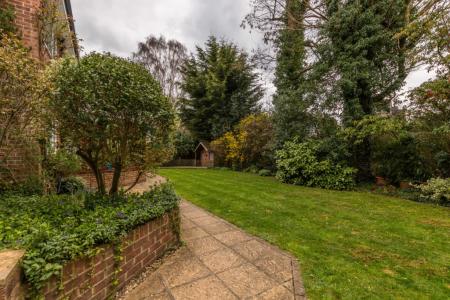 5 bedroom Detached house to let in Greenacres, Newbury, RG20
