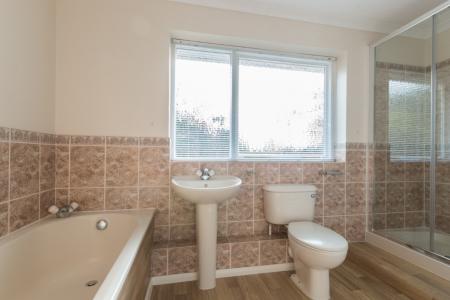 5 bedroom Detached house to let in Greenacres, Newbury, RG20