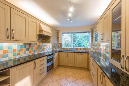 5 bedroom Detached house to let in Greenacres, Newbury, RG20