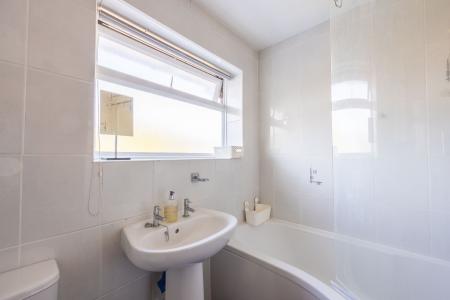3 bedroom Semi-detached house to let in Greenham Road, Newbury, RG14