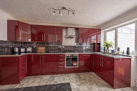 3 bedroom Semi-detached house to let in Greenham Road, Newbury, RG14