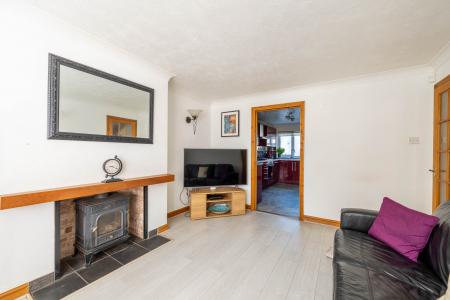 3 bedroom Semi-detached house to let in Greenham Road, Newbury, RG14