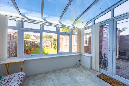 3 bedroom Semi-detached house to let in Greenham Road, Newbury, RG14