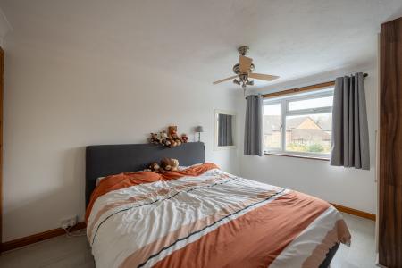 3 bedroom Semi-detached house to let in Greenham Road, Newbury, RG14
