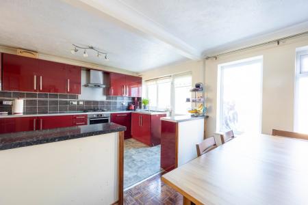 3 bedroom Semi-detached house to let in Greenham Road, Newbury, RG14