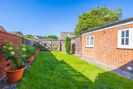 3 bedroom Semi-detached house to let in Greenham Road, Newbury, RG14