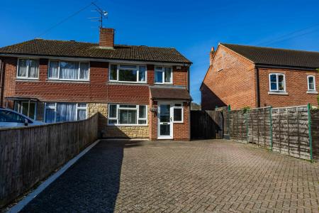 Greenham Road, Newbury, RG14