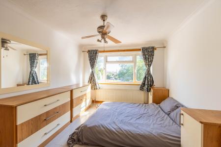 3 bedroom Semi-detached house to let in Greenham Road, Newbury, RG14