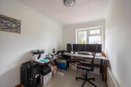 3 bedroom Semi-detached house to let in Greenham Road, Newbury, RG14