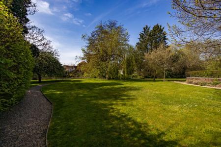 2 bedroom Flat to let in Northcroft Lane, Newbury, RG14
