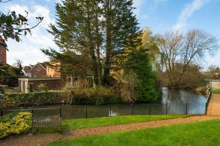 2 bedroom Flat to let in Northcroft Lane, Newbury, RG14