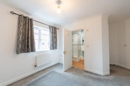 2 bedroom Flat to let in Northcroft Lane, Newbury, RG14