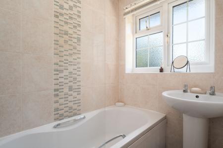 3 bedroom Semi-detached house for sale in Middle Close, Newbury, RG14