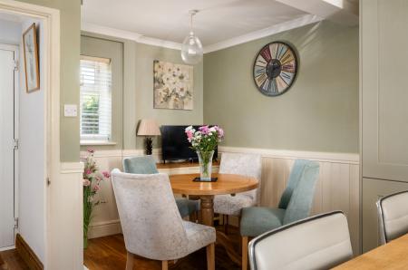 3 bedroom Semi-detached house for sale in Middle Close, Newbury, RG14