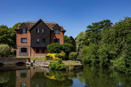 2 bedroom Flat to let in West Mills, Newbury, RG14