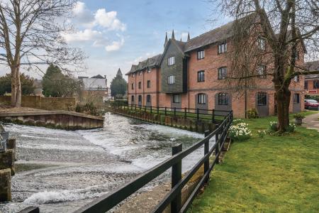 2 bedroom Flat to let in West Mills, Newbury, RG14