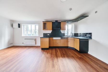 2 bedroom Flat to let in West Mills, Newbury, RG14