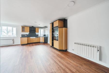 2 bedroom Flat to let in West Mills, Newbury, RG14