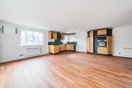 2 bedroom Flat to let in West Mills, Newbury, RG14