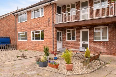 Boundary Road, Newbury, RG14