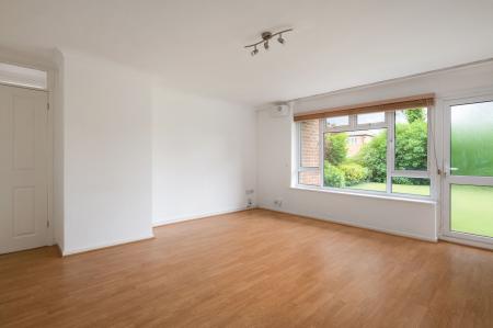 2 bedroom Flat for sale in Boundary Road, Newbury, RG14
