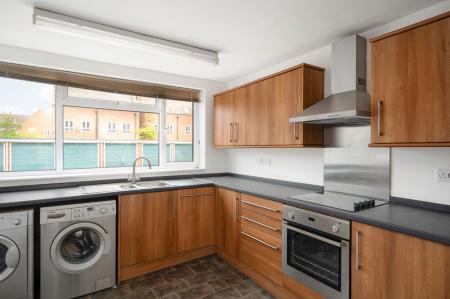 2 bedroom Flat for sale in Boundary Road, Newbury, RG14